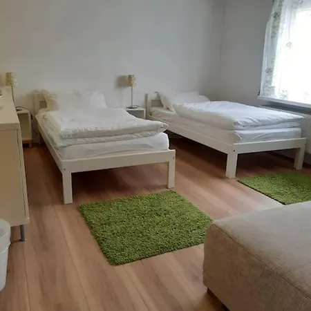 Apartment Mit Innenhof, Rasen Und Parkplatz Altlussheim Exterior photo